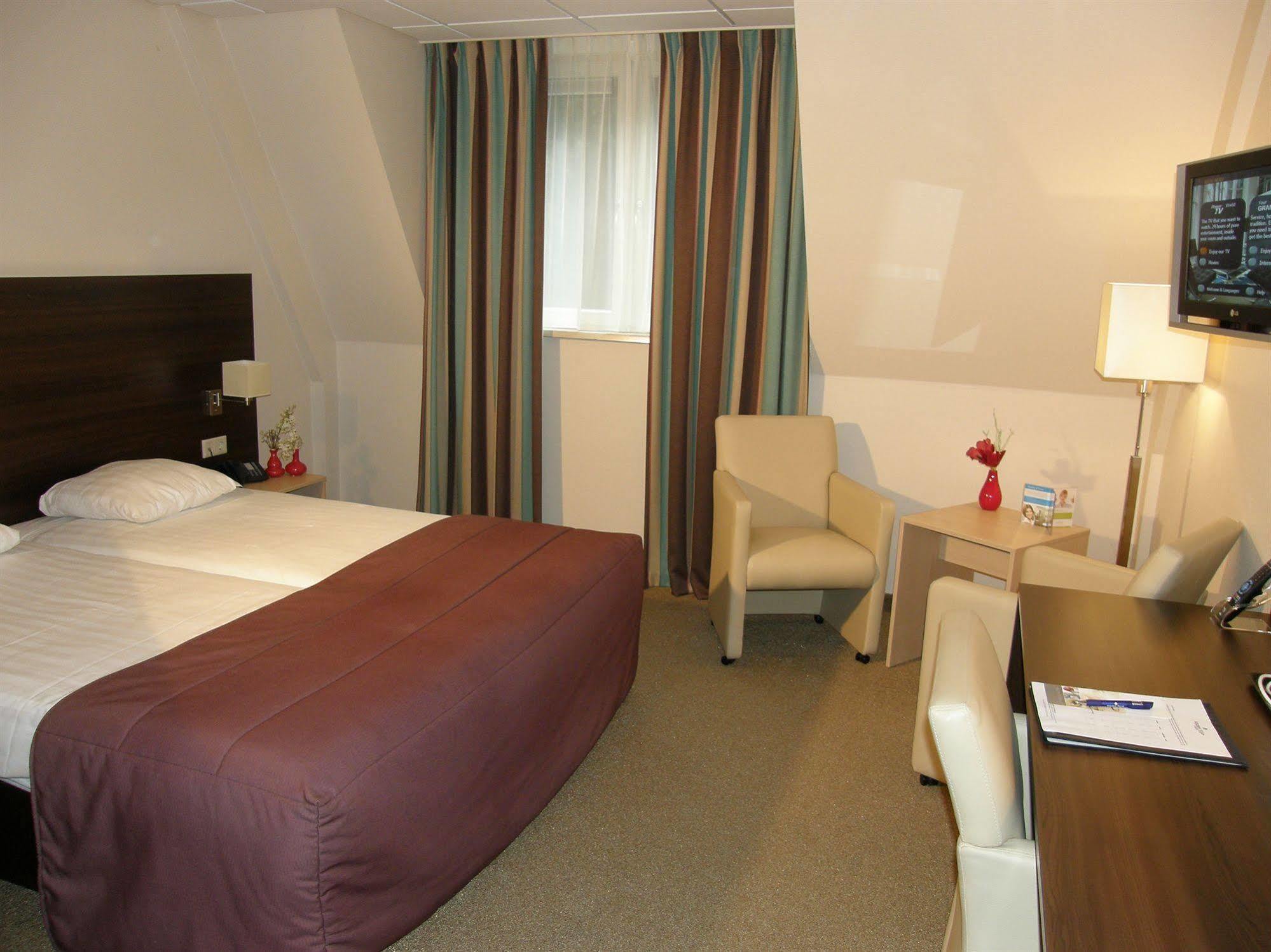 Hotel De Werelt การ์เดเรน ภายนอก รูปภาพ